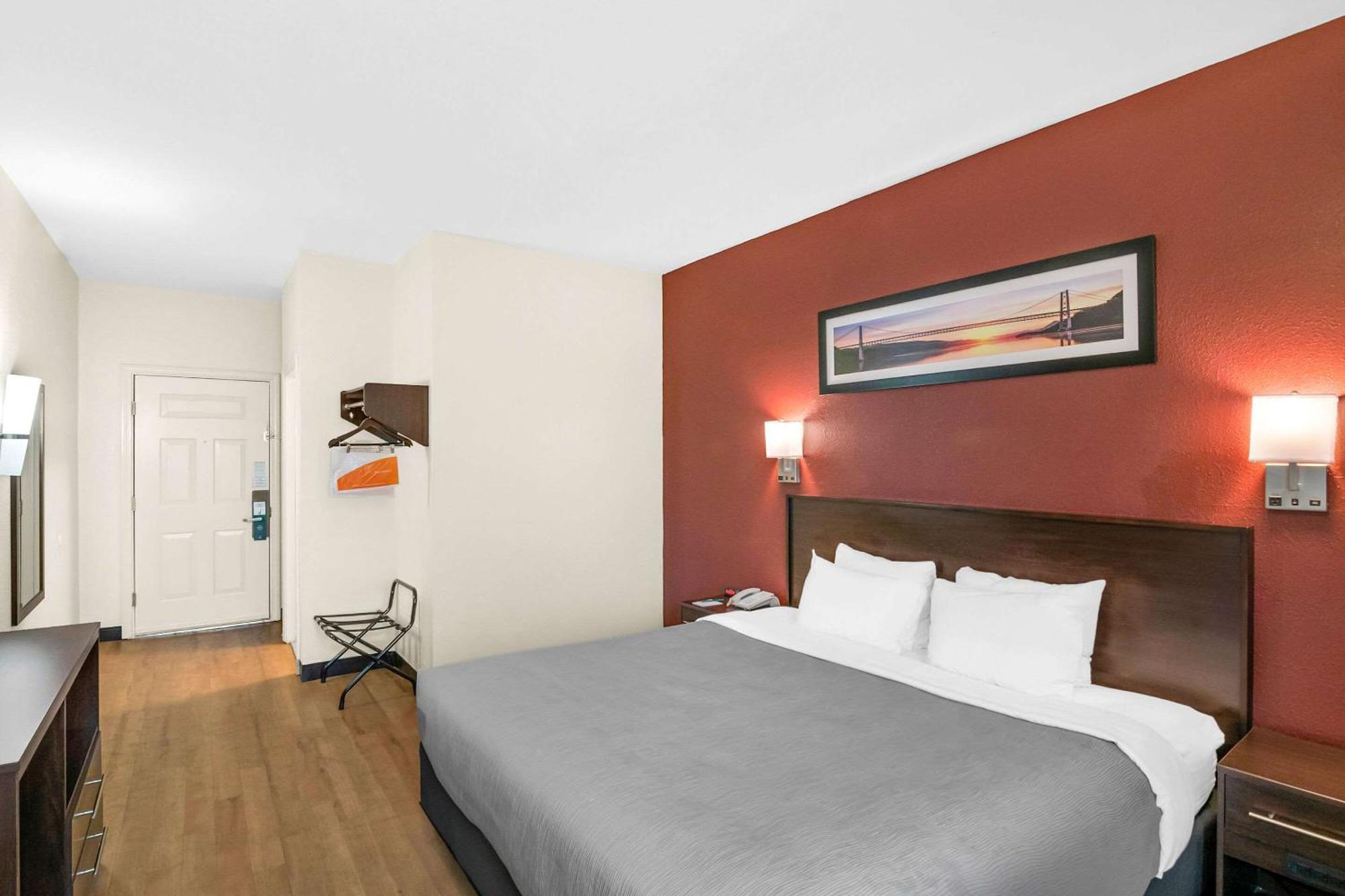קווינסבורי Quality Inn מראה חיצוני תמונה