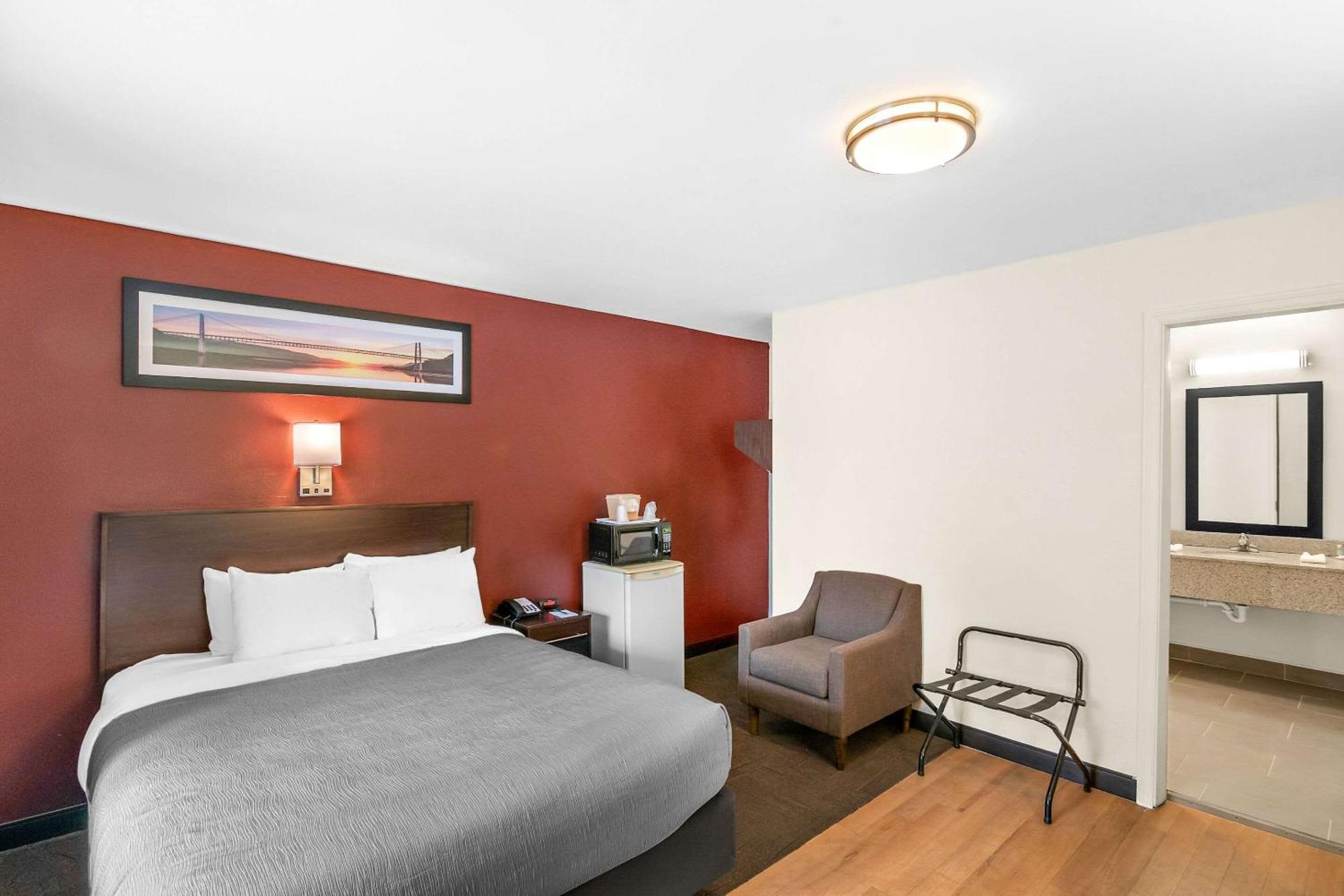 קווינסבורי Quality Inn מראה חיצוני תמונה