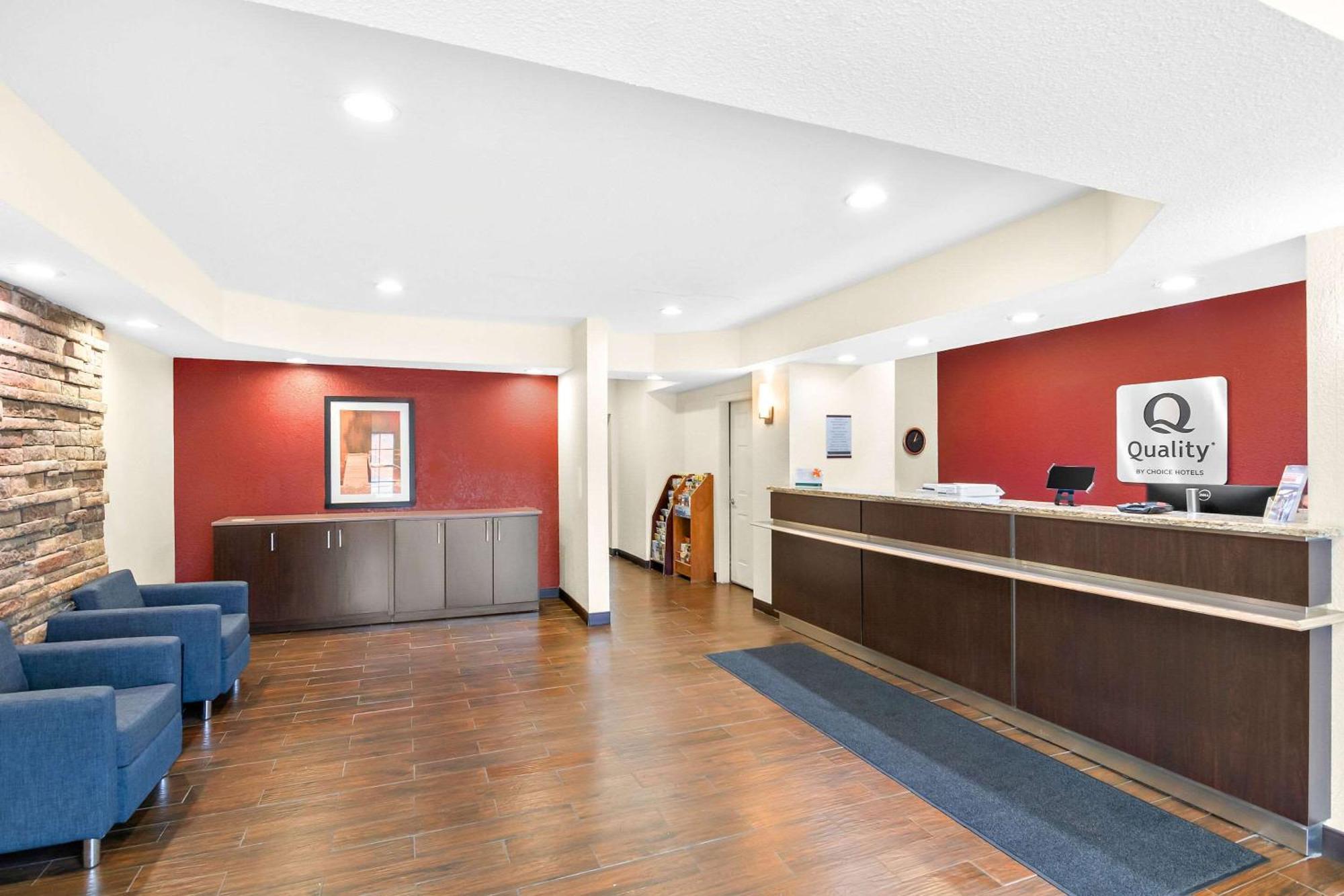 קווינסבורי Quality Inn מראה חיצוני תמונה