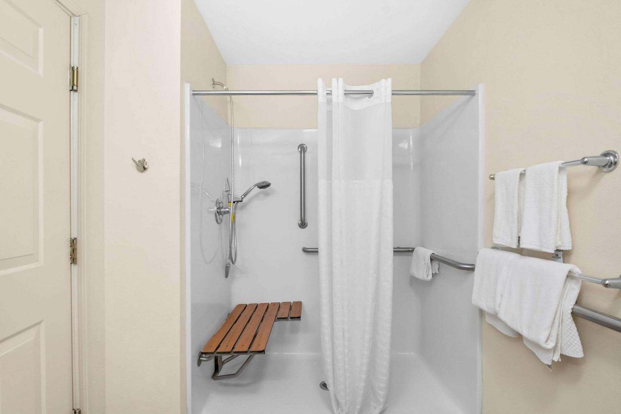 קווינסבורי Quality Inn מראה חיצוני תמונה