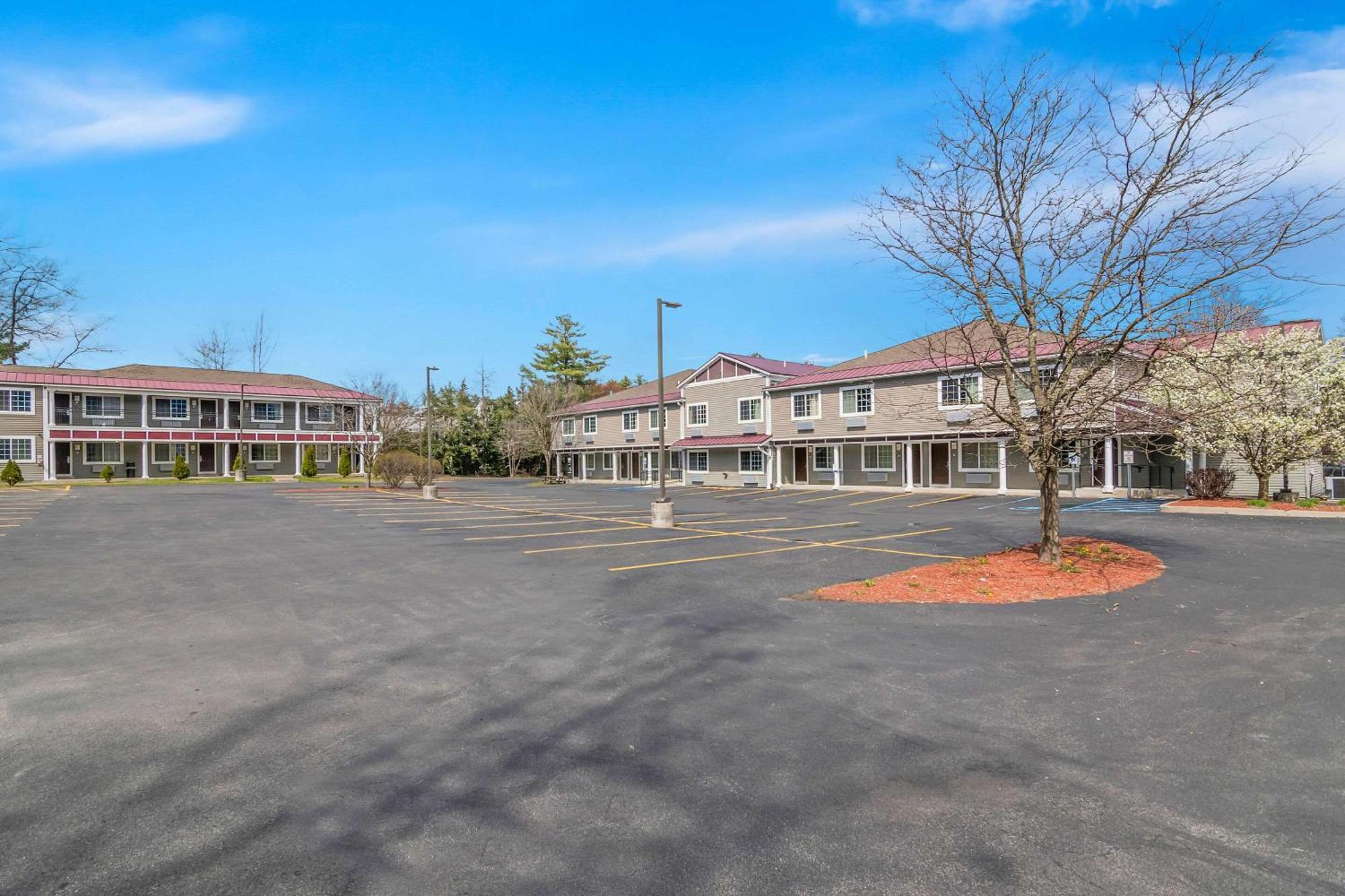 קווינסבורי Quality Inn מראה חיצוני תמונה