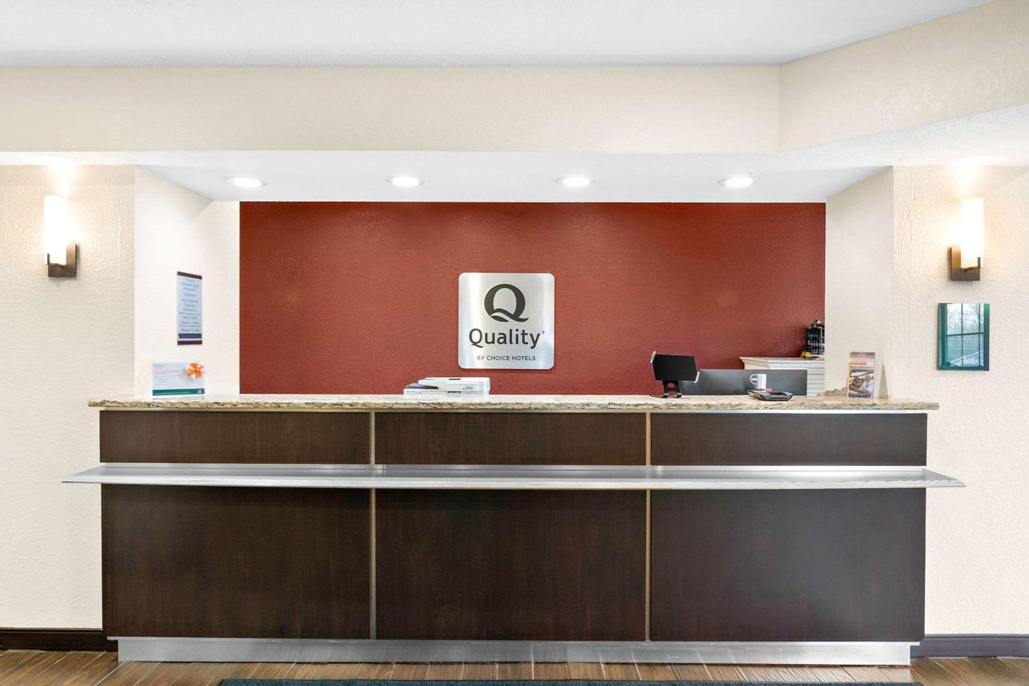 קווינסבורי Quality Inn מראה חיצוני תמונה