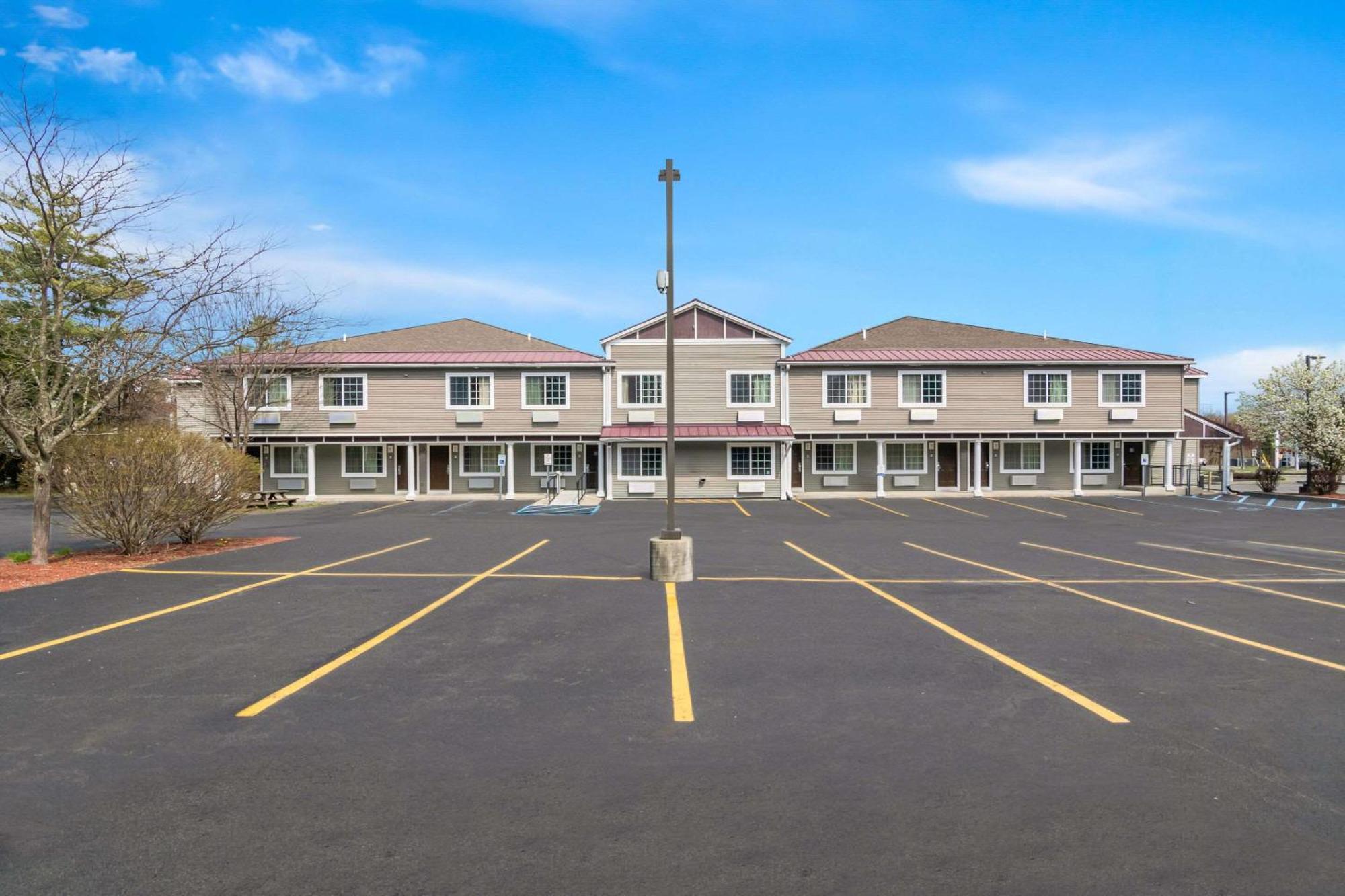 קווינסבורי Quality Inn מראה חיצוני תמונה