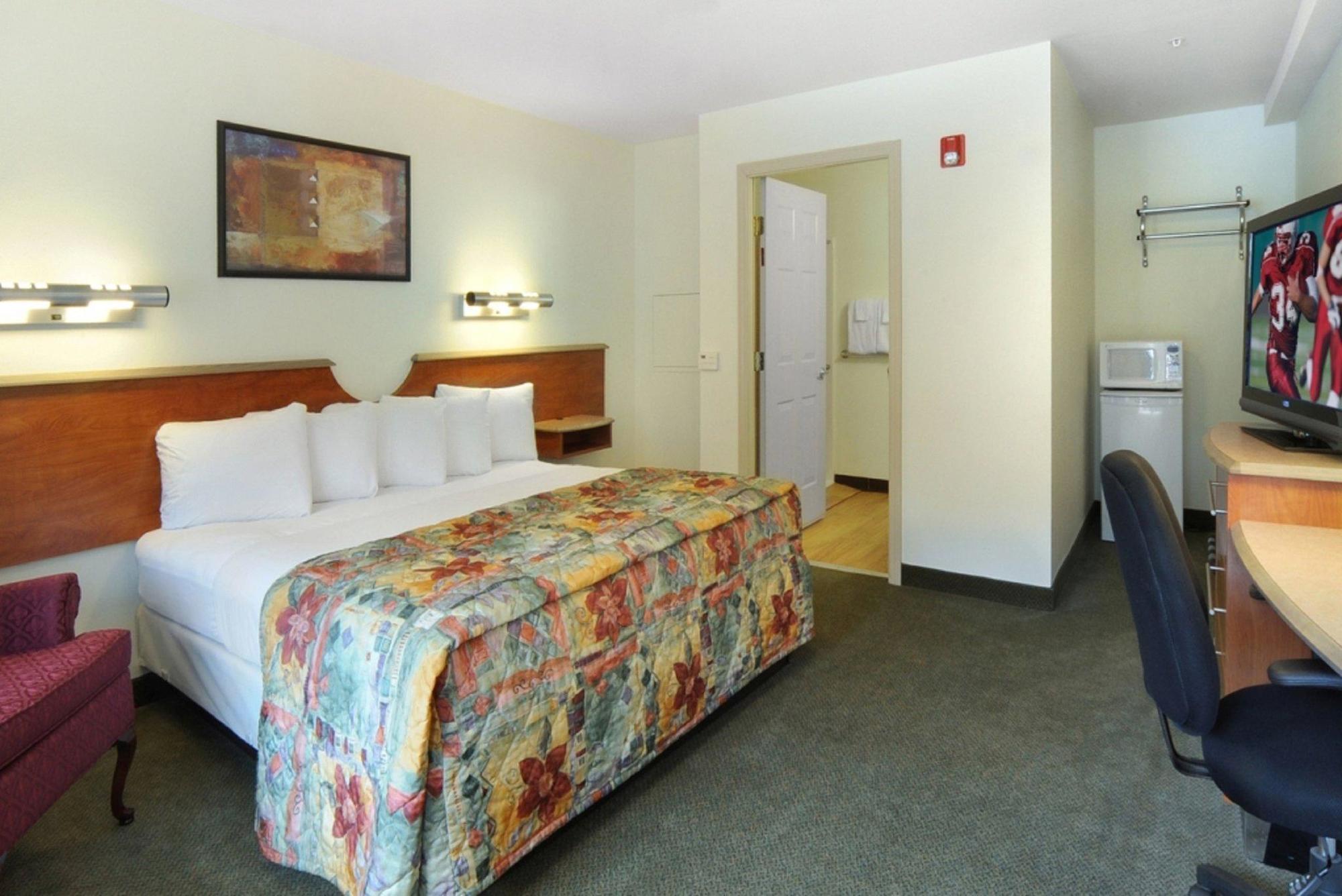 קווינסבורי Quality Inn מראה חיצוני תמונה